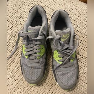 Rare Womens Nike Air Max 90 Essential in Wolf Grey & Ghost Green 7.5W 616730-022